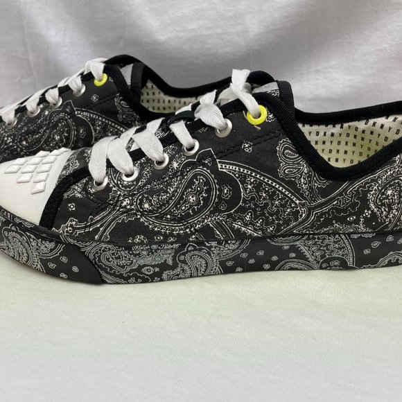 DKNY BARBARA STUDS SNEAKERS **VERY RARE** - Picture 2 of 9